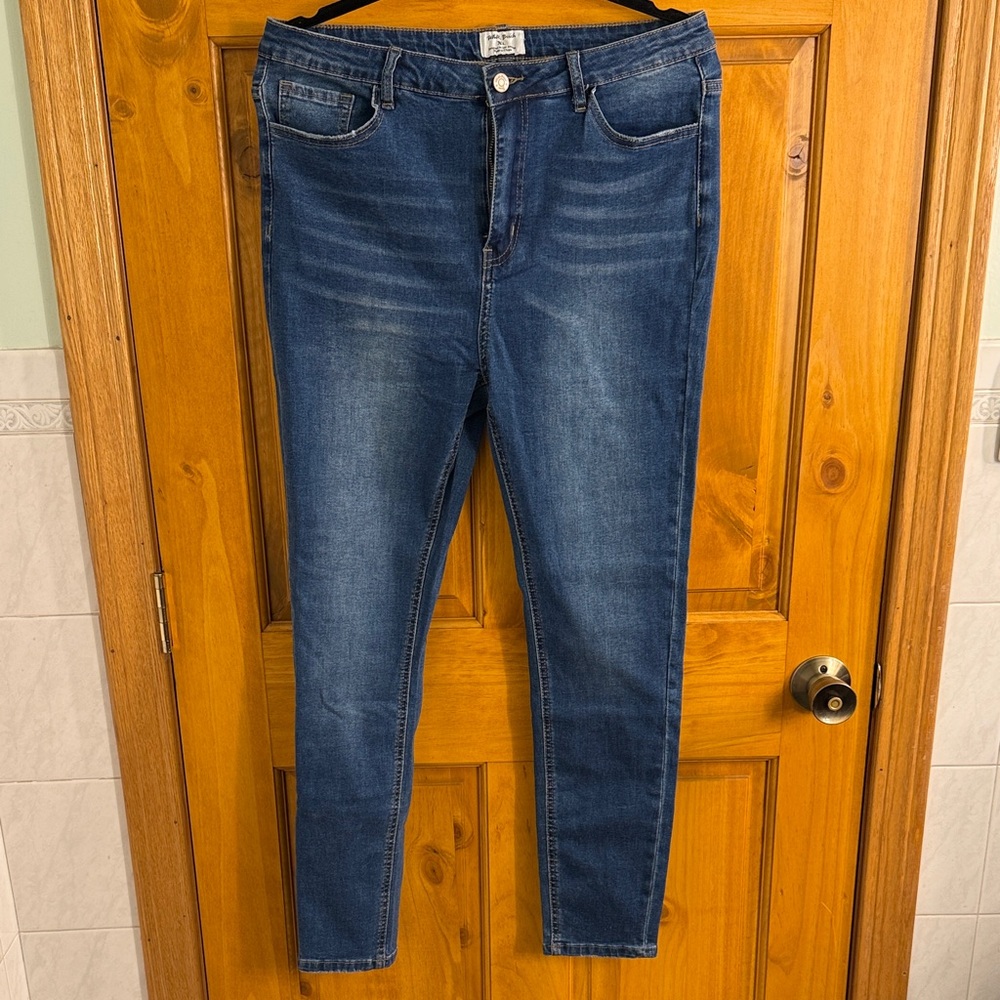 NWOT-White Birch Dark Blue Skinny Jeans
